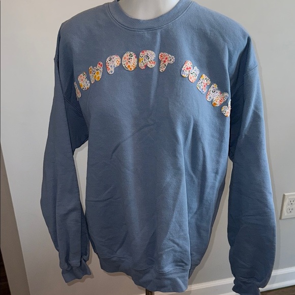 Gildan Medium Newport News Virginia Soft Midweight Floral Blue Sweatshirt - Picture 3 of 9